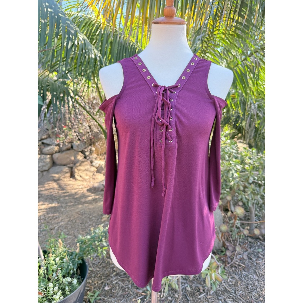iZ Byer Burgundy Cold Shoulder Lace Up Top Size S 2010s Tumblr Indie Sleaze Boho